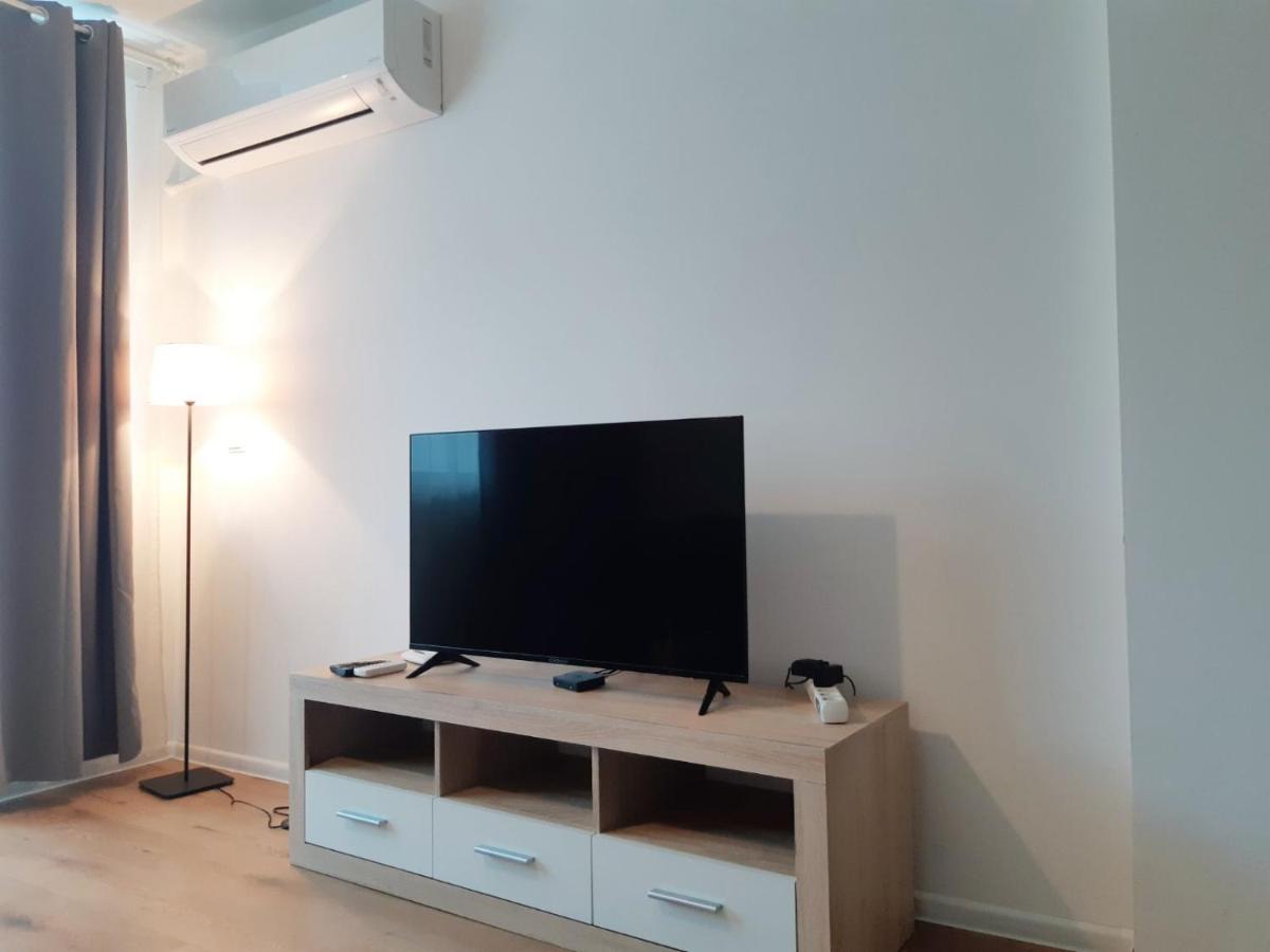 Huge Apartment With A Parking Space In The Same Building Sofia Bagian luar foto